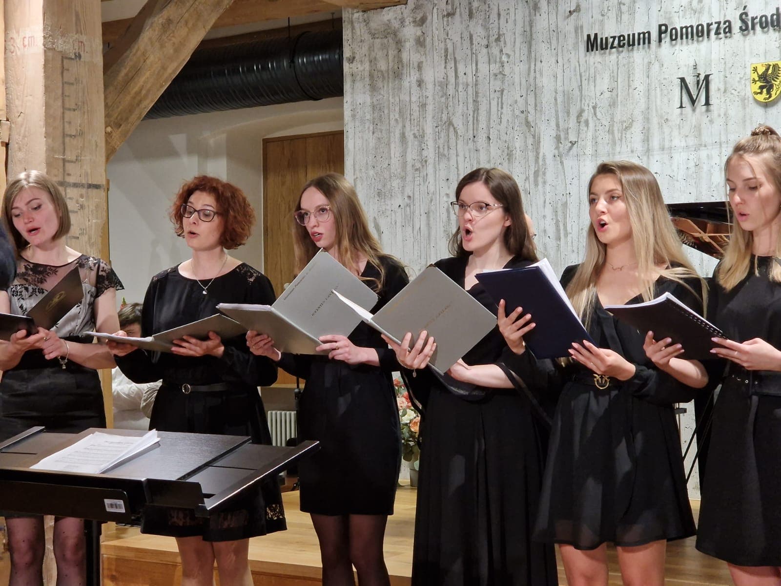 Koncert "Gramy i śpiewamy dla Ukrainy" - fotorelacja